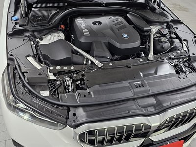 2025 BMW 5 SERIES photo 7