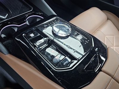2025 BMW 5 SERIES — миниатюра 12