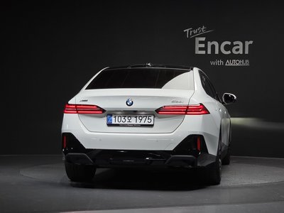 2025 BMW 5 SERIES photo 4