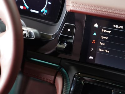 صورة 9 لـ 2024 Porsche PANAMERA