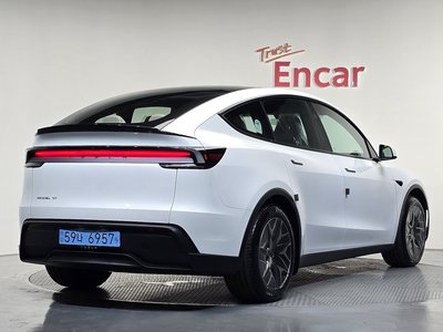 TESLA MODEL Y - 4