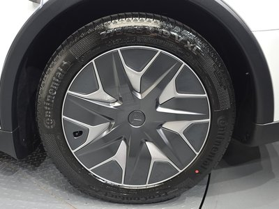 TESLA MODEL Y - 8