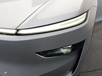 TESLA MODEL Y - 9