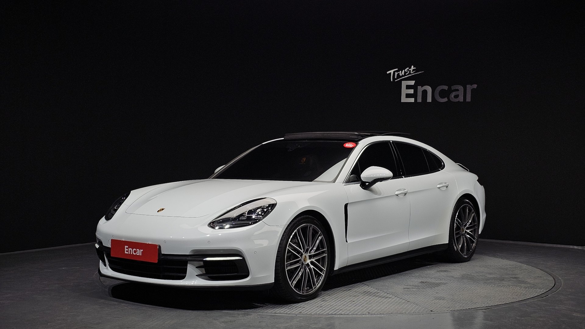 PORSCHE PANAMERA - View 1