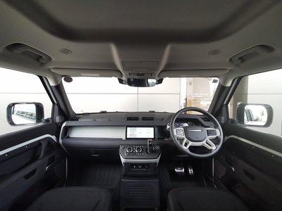 LAND ROVER DEFENDER - 9