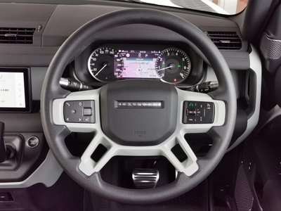 LAND ROVER DEFENDER - 10