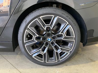 2025 BMW 5 SERIES thumbnail 28