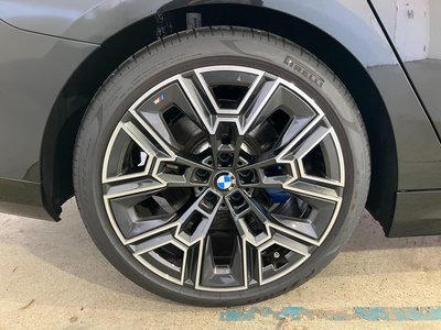 2025 BMW 5 SERIES thumbnail 25