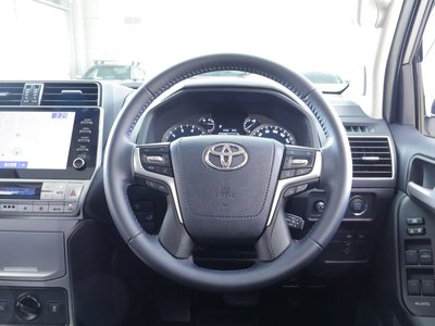 TOYOTA LAND CRUISER PRADO - 8