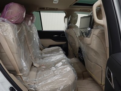 TOYOTA LAND CRUISER 300 - 9