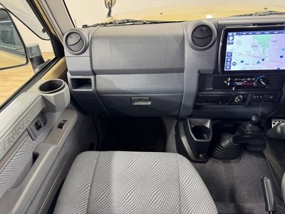 2015 Toyota LAND CRUISER 70 — миниатюра 69