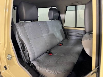 2015 Toyota LAND CRUISER 70 — фото 6
