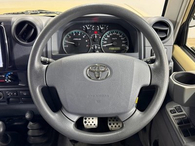 2015 Toyota LAND CRUISER 70 — миниатюра 71