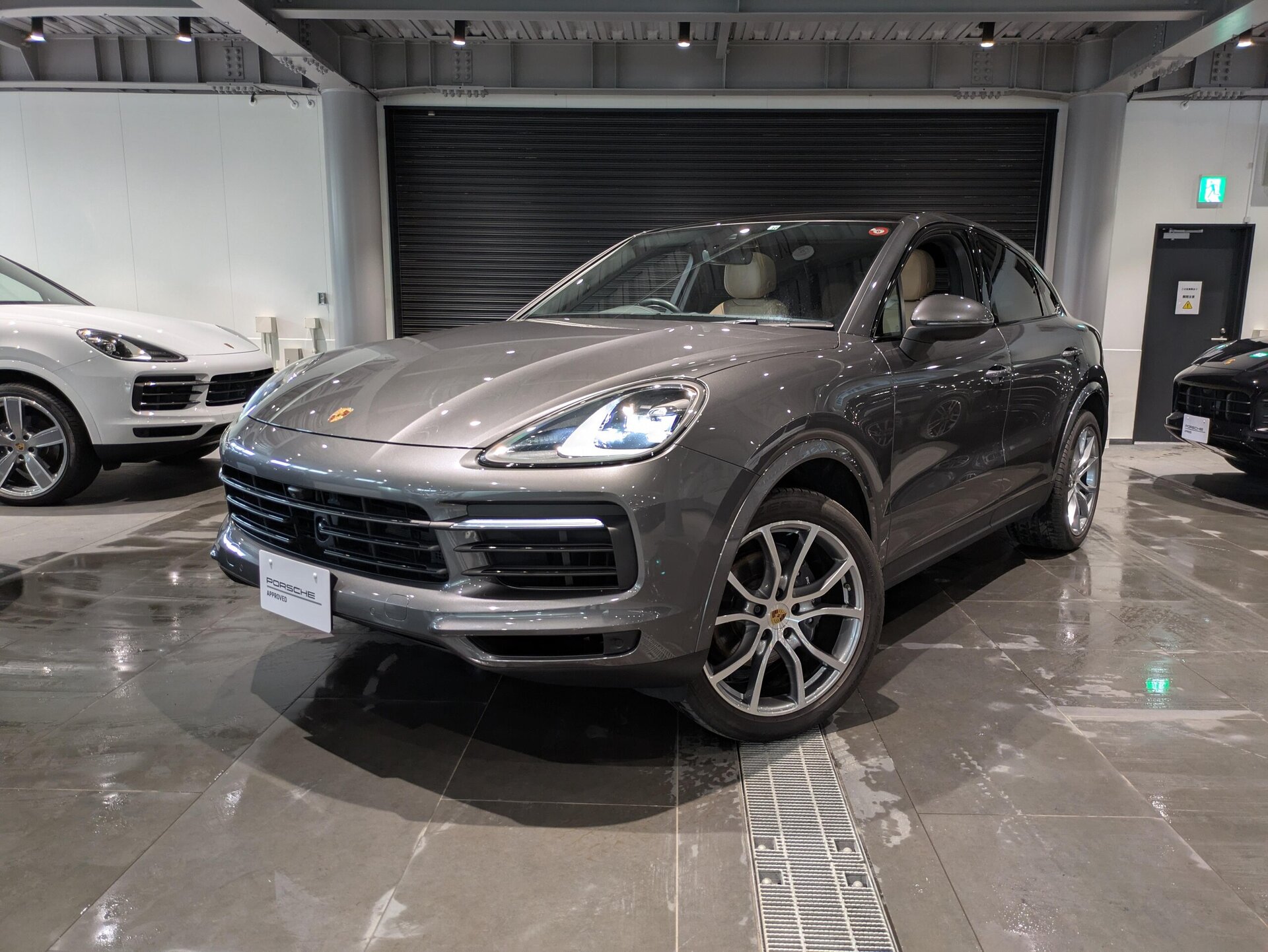 PORSCHE CAYENNE - View 1