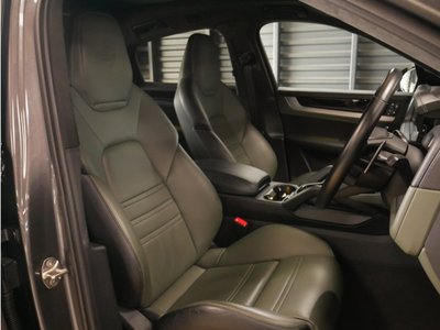 صورة 10 لـ 2024 Porsche CAYENNE