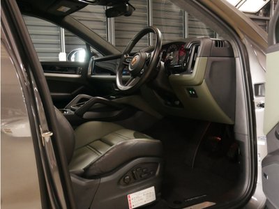 صورة 9 لـ 2024 Porsche CAYENNE