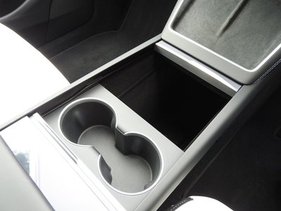TESLA MODEL Y - 9