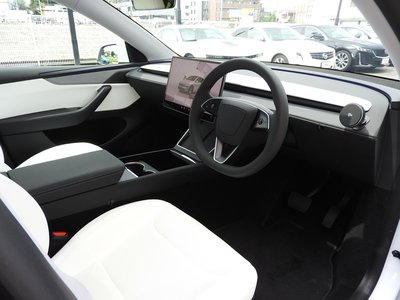 TESLA MODEL Y - 4