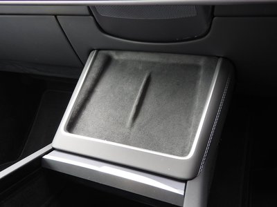 TESLA MODEL Y - 8