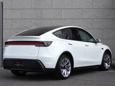 TESLA MODEL Y - 3