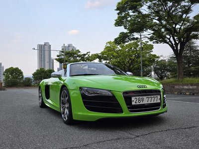AUDI R8