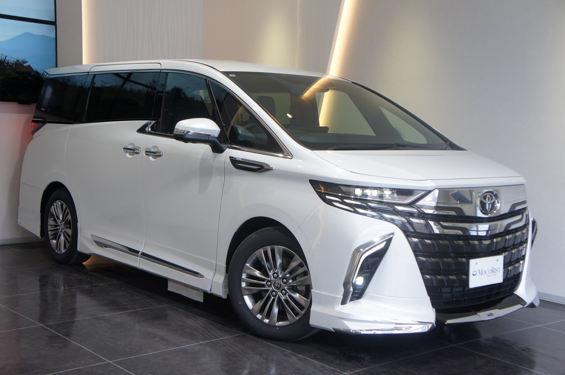 TOYOTA ALPHARD - View 1