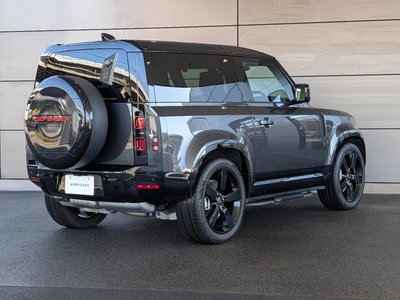 LAND ROVER DEFENDER - 10