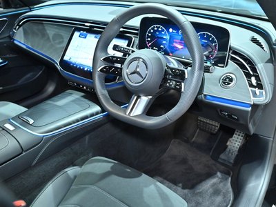 MERCEDES-BENZ E-CLASS - 2