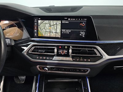 2021 BMW X7 — миниатюра 18