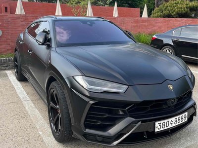LAMBORGHINI URUS - 2
