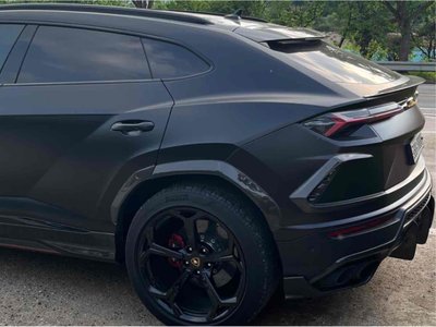 LAMBORGHINI URUS - 4