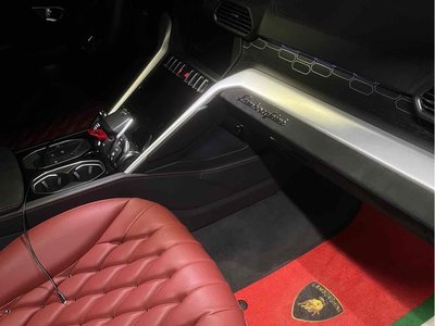 LAMBORGHINI URUS - 9