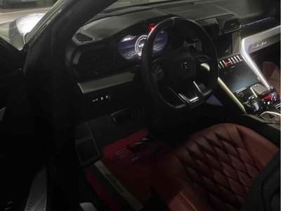 LAMBORGHINI URUS - 5