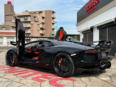 LAMBORGHINI AVENTADOR - 8