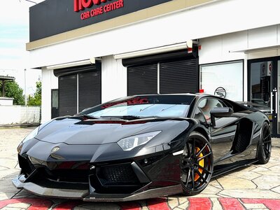 LAMBORGHINI AVENTADOR - 4