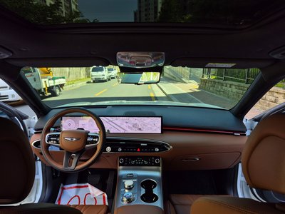 2025 Genesis GV70 — миниатюра 15