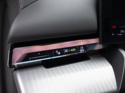 2025 BMW 5 SERIES 缩略图 18