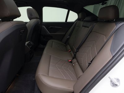 2025 BMW 5 SERIES 缩略图 11