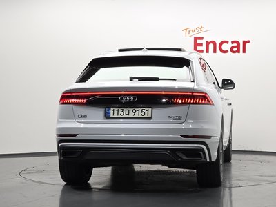 AUDI Q8 - 4
