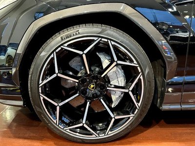 LAMBORGHINI URUS - 9