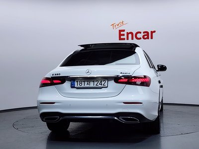 MERCEDES-BENZ E-CLASS - 3