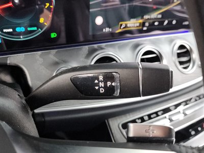 MERCEDES-BENZ E-CLASS - 9