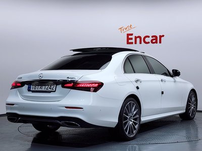 MERCEDES-BENZ E-CLASS - 4