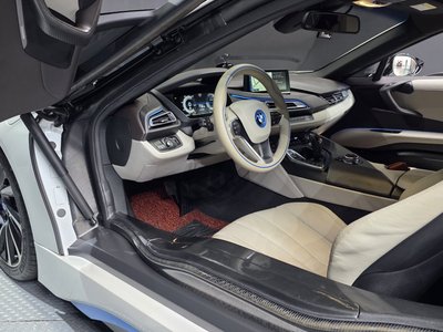 صورة 10 لـ 2016 BMW I8