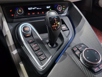 صورة 9 لـ 2016 BMW I8