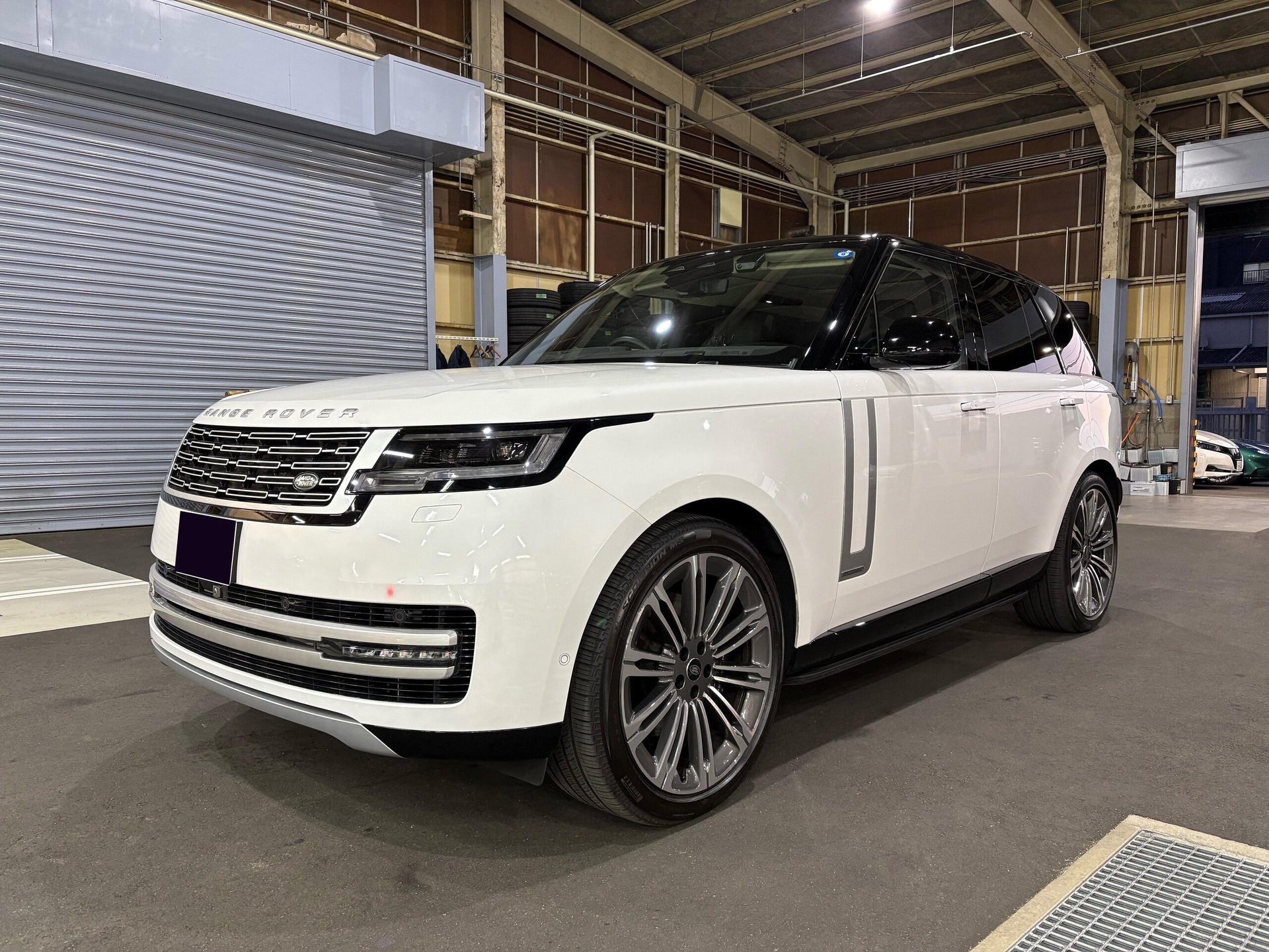 LAND ROVER RANGE ROVER - View 1