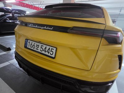 LAMBORGHINI URUS - 2