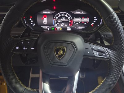 LAMBORGHINI URUS - 9