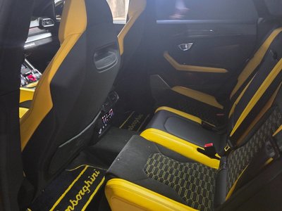 LAMBORGHINI URUS - 4