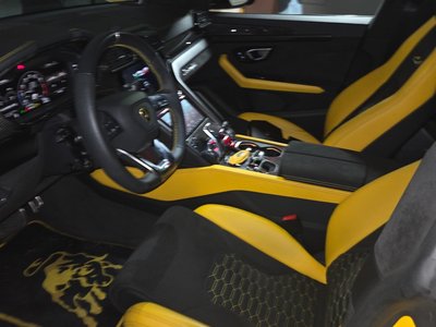 LAMBORGHINI URUS - 7